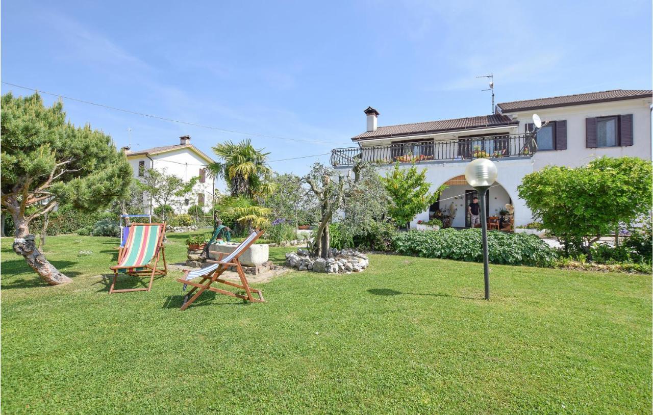 2 Bedroom Cozy Apartment In Grado Kültér fotó