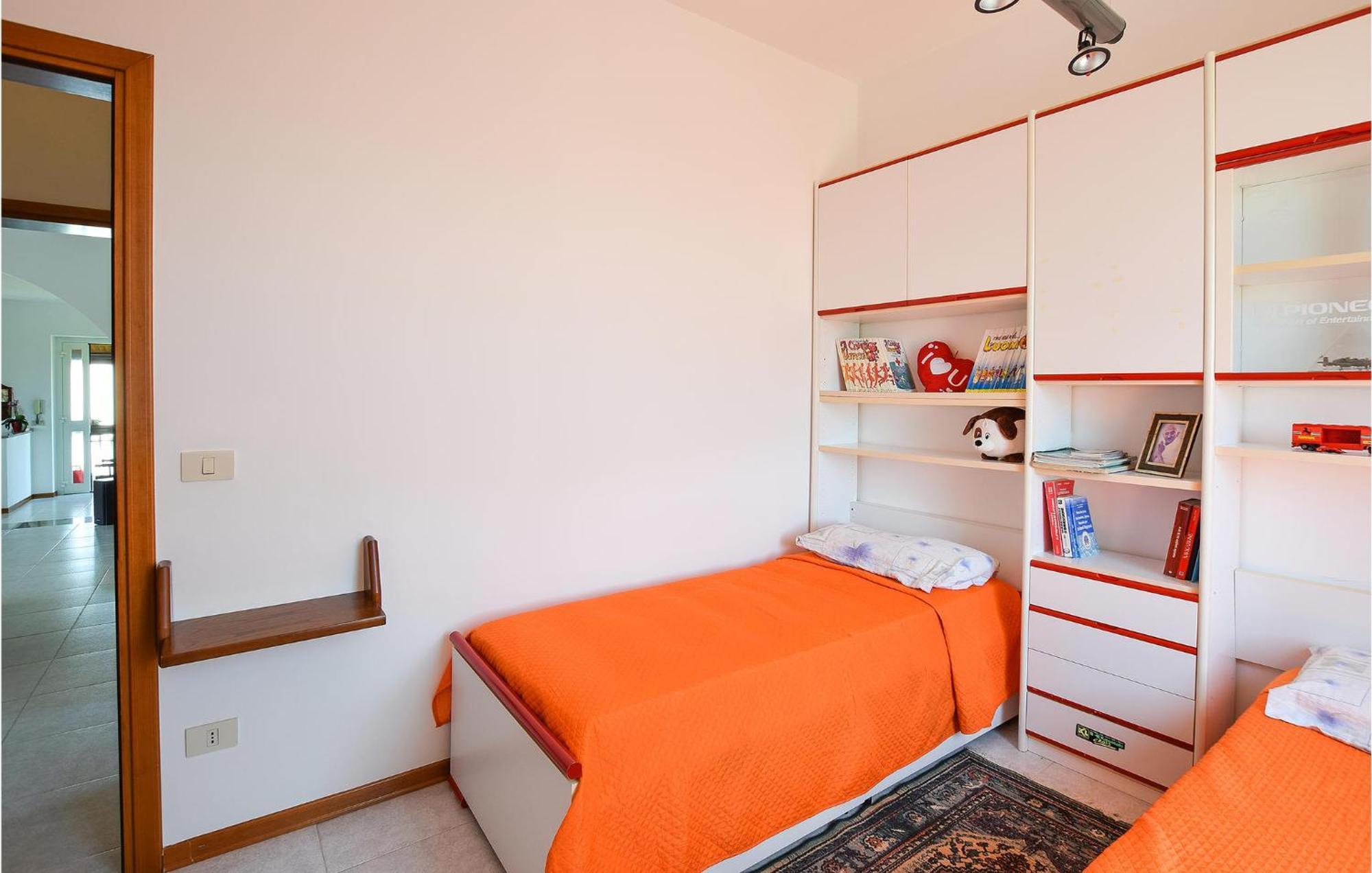 2 Bedroom Cozy Apartment In Grado Kültér fotó