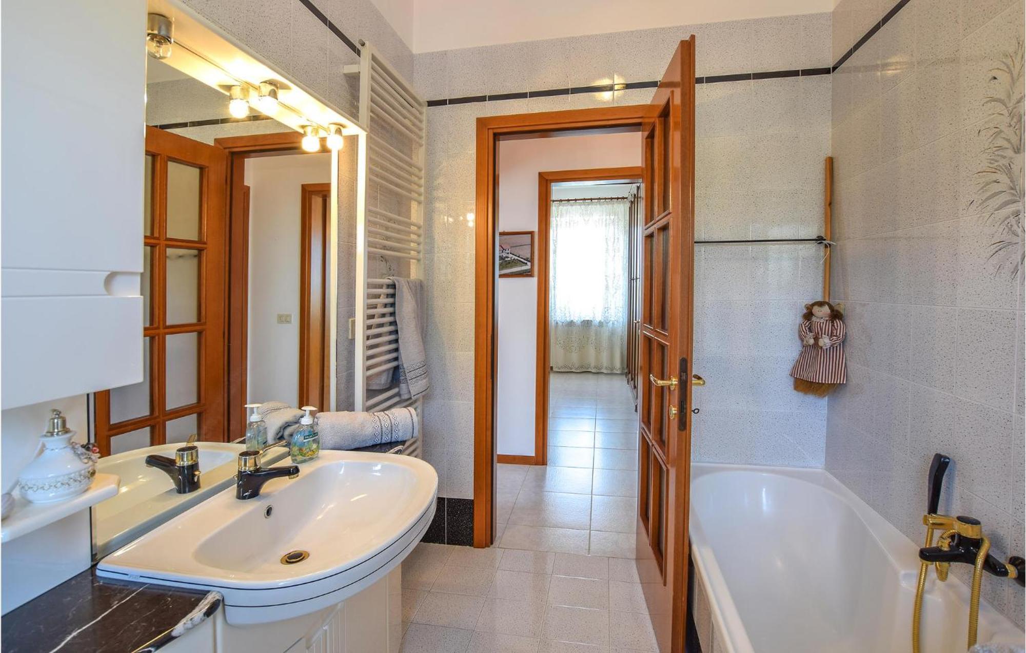 2 Bedroom Cozy Apartment In Grado Kültér fotó