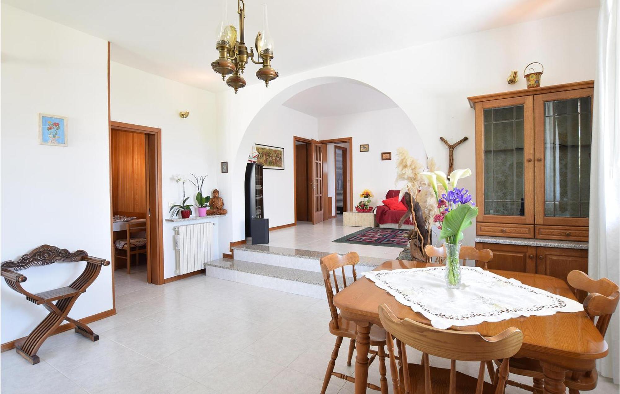 2 Bedroom Cozy Apartment In Grado Kültér fotó