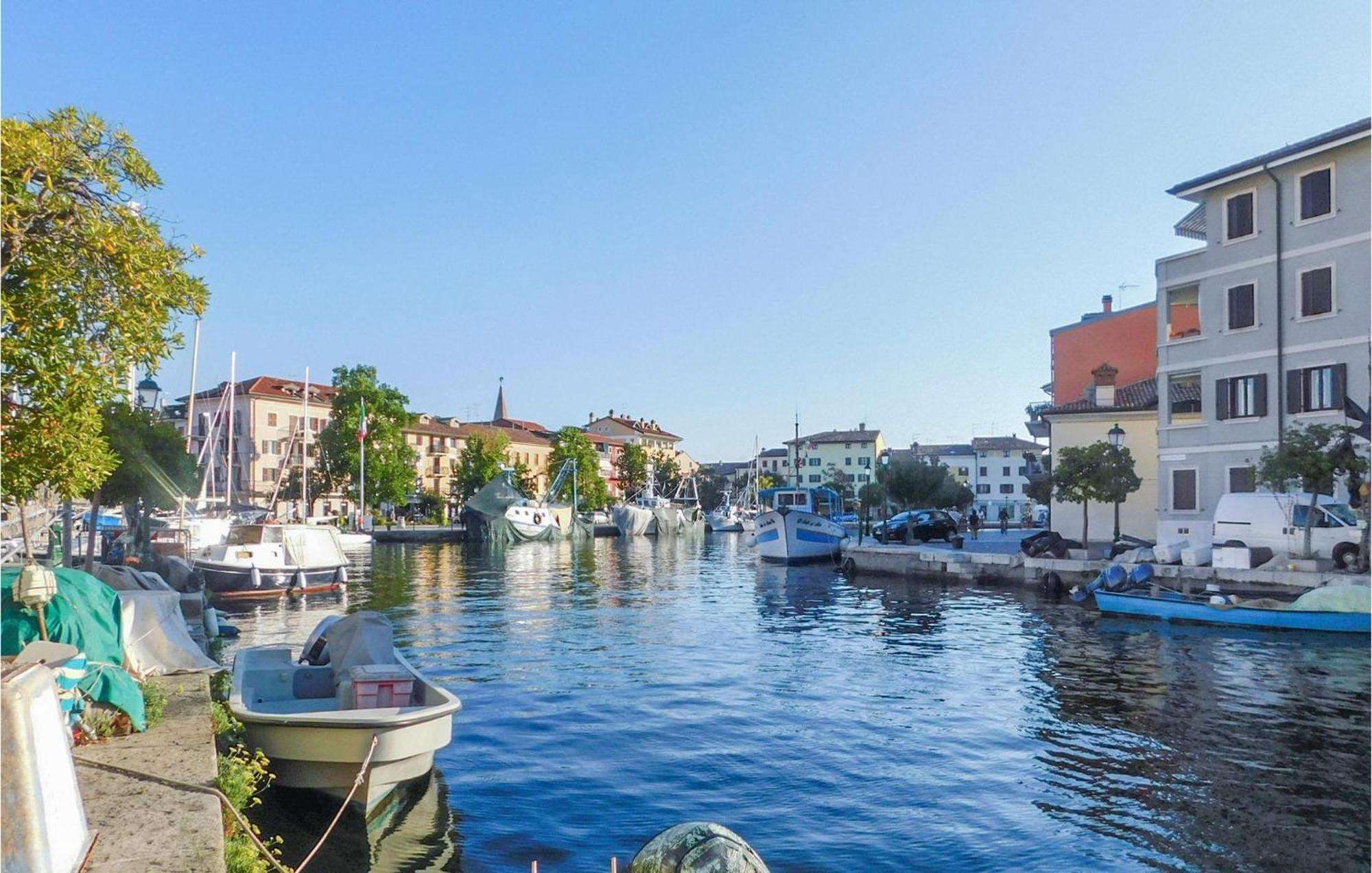 2 Bedroom Cozy Apartment In Grado Kültér fotó
