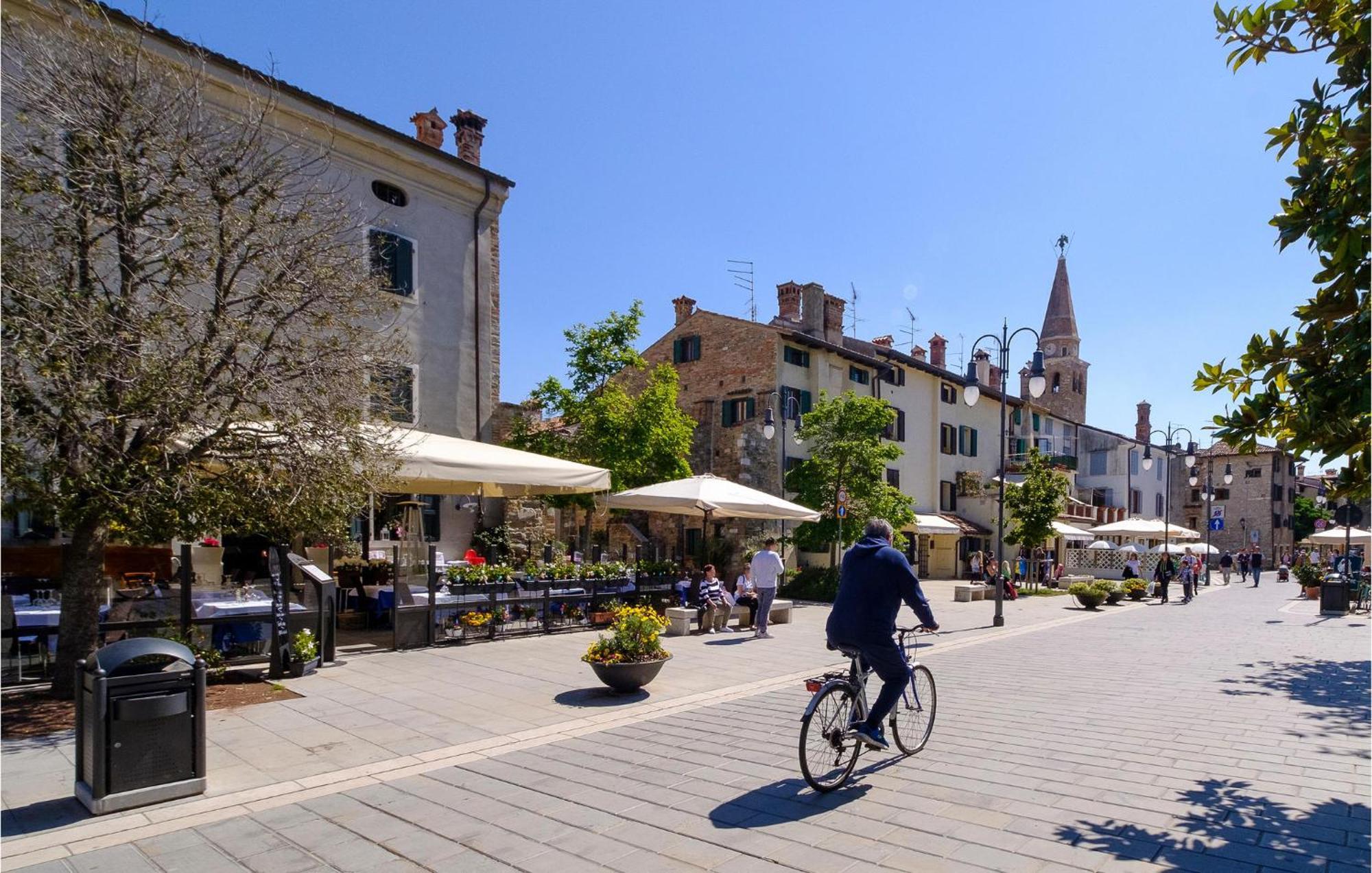 2 Bedroom Cozy Apartment In Grado Kültér fotó
